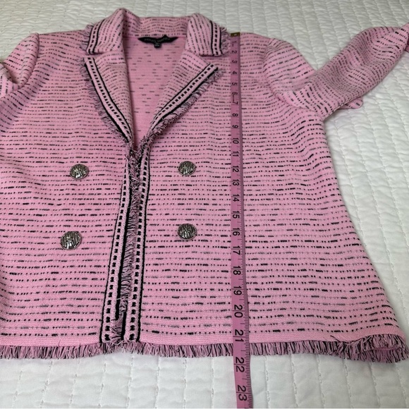 Ming Wang Lapel Collar
Jacket - Eyelash Trim Knit, Perfect Pink in Size S - Picture 4 of 16
